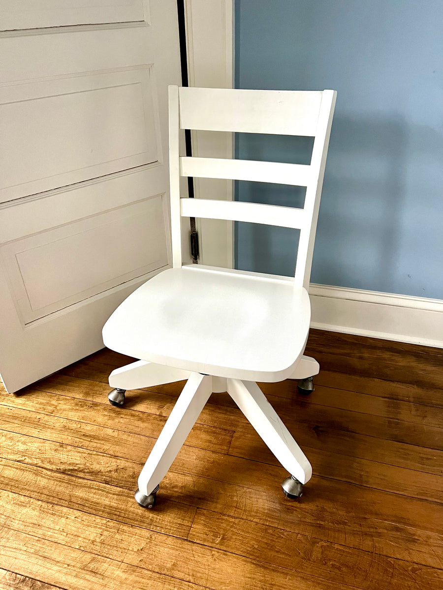 Pottery Barn Kids Roll Arm Slipcovered Swivel Rocker in White Linen – KLM  Luxury Consignment