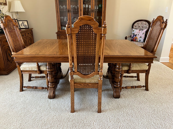Thomasville Vintage Dining Table and 6 Chairs