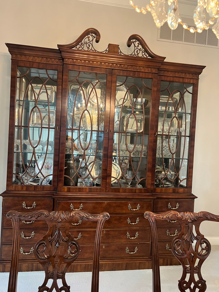 HENREDON Rittenhouse Breakfront China Cabinet – KLM Luxury Consignment