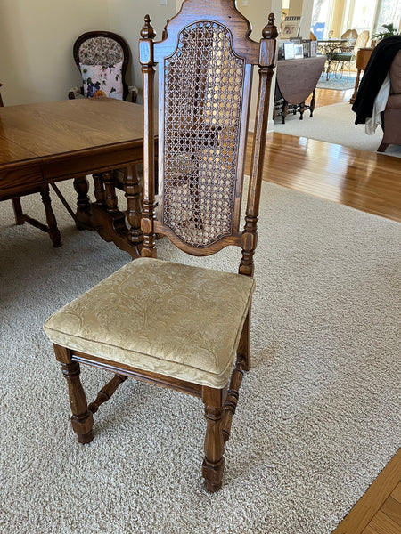 Thomasville Vintage Dining Table and 6 Chairs