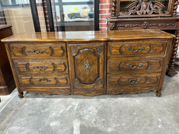 Thomasville Furniture Camille Triple Dresser and Pair of Mirrors