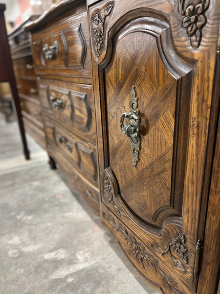 Thomasville Furniture Camille Triple Dresser and Pair of Mirrors