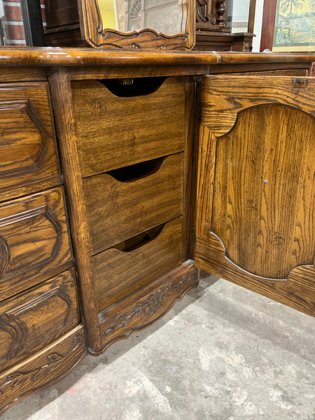 Thomasville Furniture Camille Triple Dresser and Pair of Mirrors