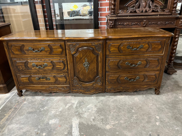 Thomasville Furniture Camille Triple Dresser and Pair of Mirrors