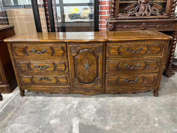 Thomasville Furniture Camille Triple Dresser and Pair of Mirrors