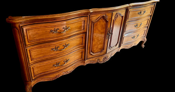 Thomasville Vintage French Provincial King 6 Piece Bedroom Set
