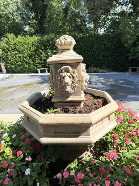 Henri Studios Classic Lion Fountain