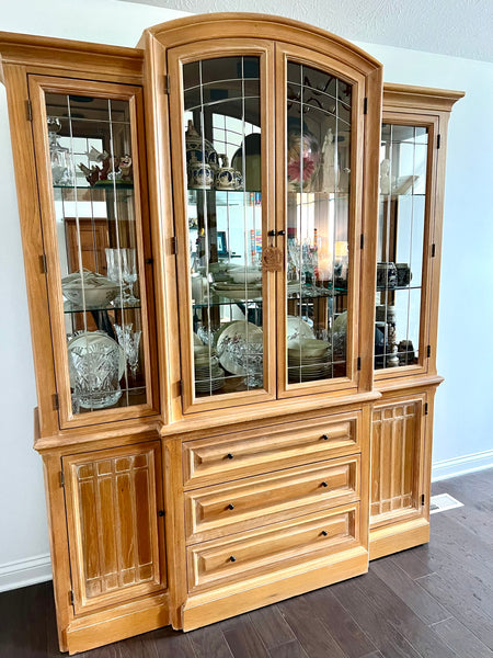Thomasville American Revival Breakfront China Cabinet