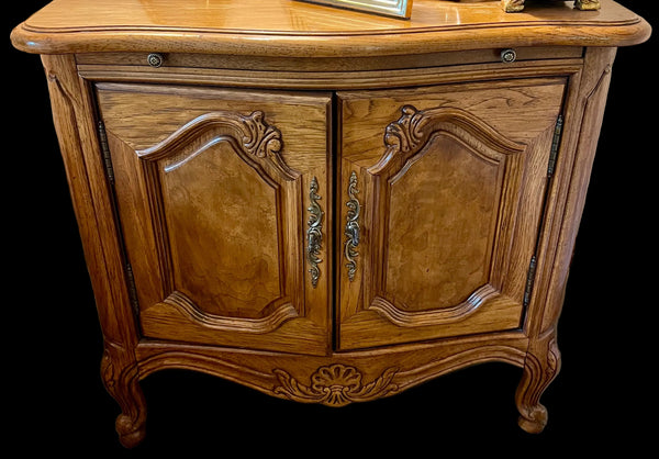 Thomasville Vintage French Provincial King 6 Piece Bedroom Set
