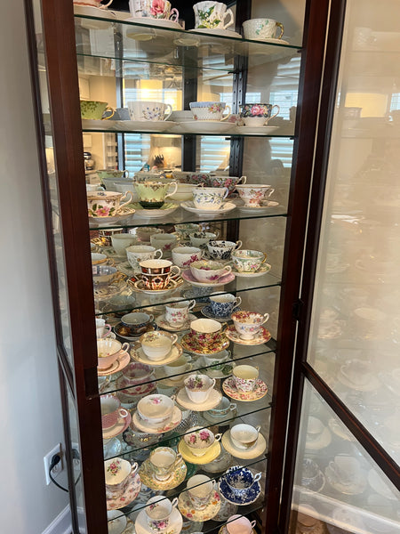 Howard Miller Chesterbrook Lighted Curio China Cabinet Display Case