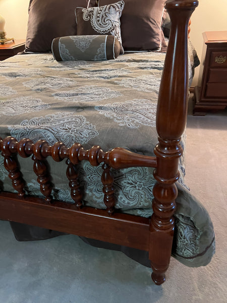 Davis Cabinet Company Lillian Russell Cherry Queen 5 Piece Bedroom Set