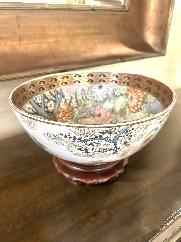 1970's Macau Chinoiserie Porcelain Bowl on Stand