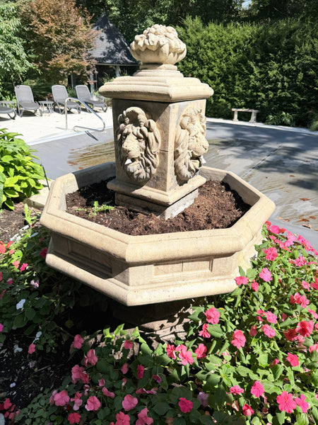 Henri Studios Classic Lion Fountain