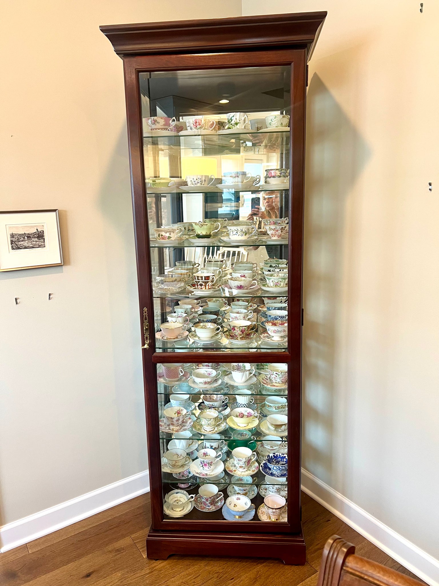 Howard Miller Chesterbrook Lighted Curio China Cabinet Display Case