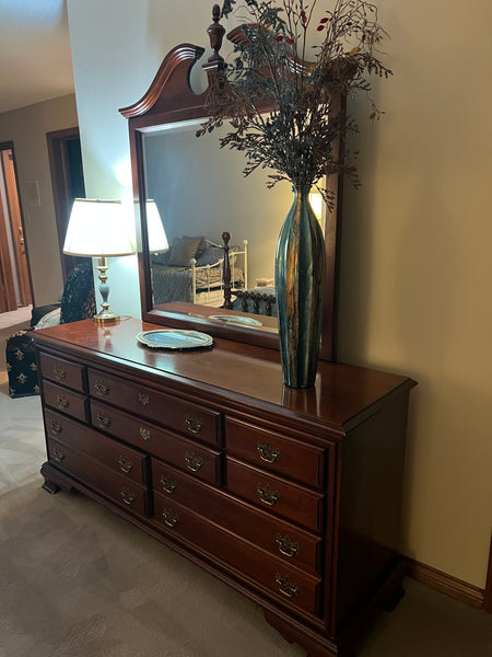 Davis Cabinet Company Lillian Russell Cherry Queen 5 Piece Bedroom Set