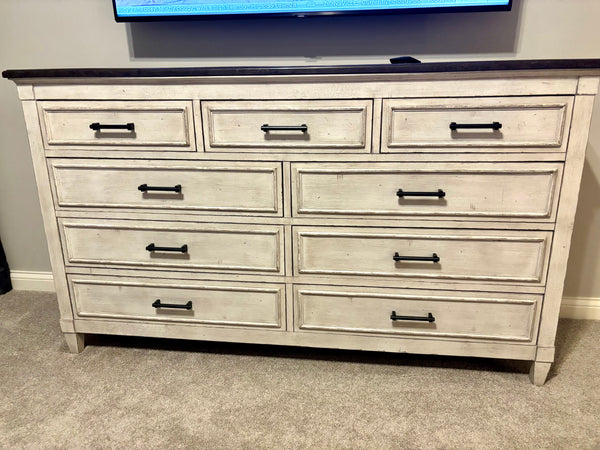 Bassett Bella Four Piece Bedroom Set - Dresser, Chest and Pair of Nightstands