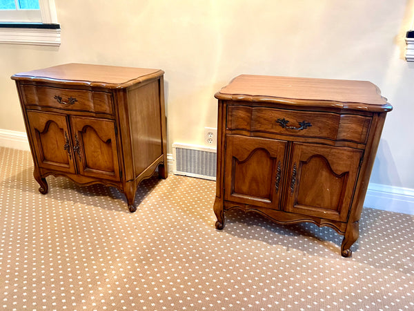 White Fine Furniture Vintage Pair of Nightstands
