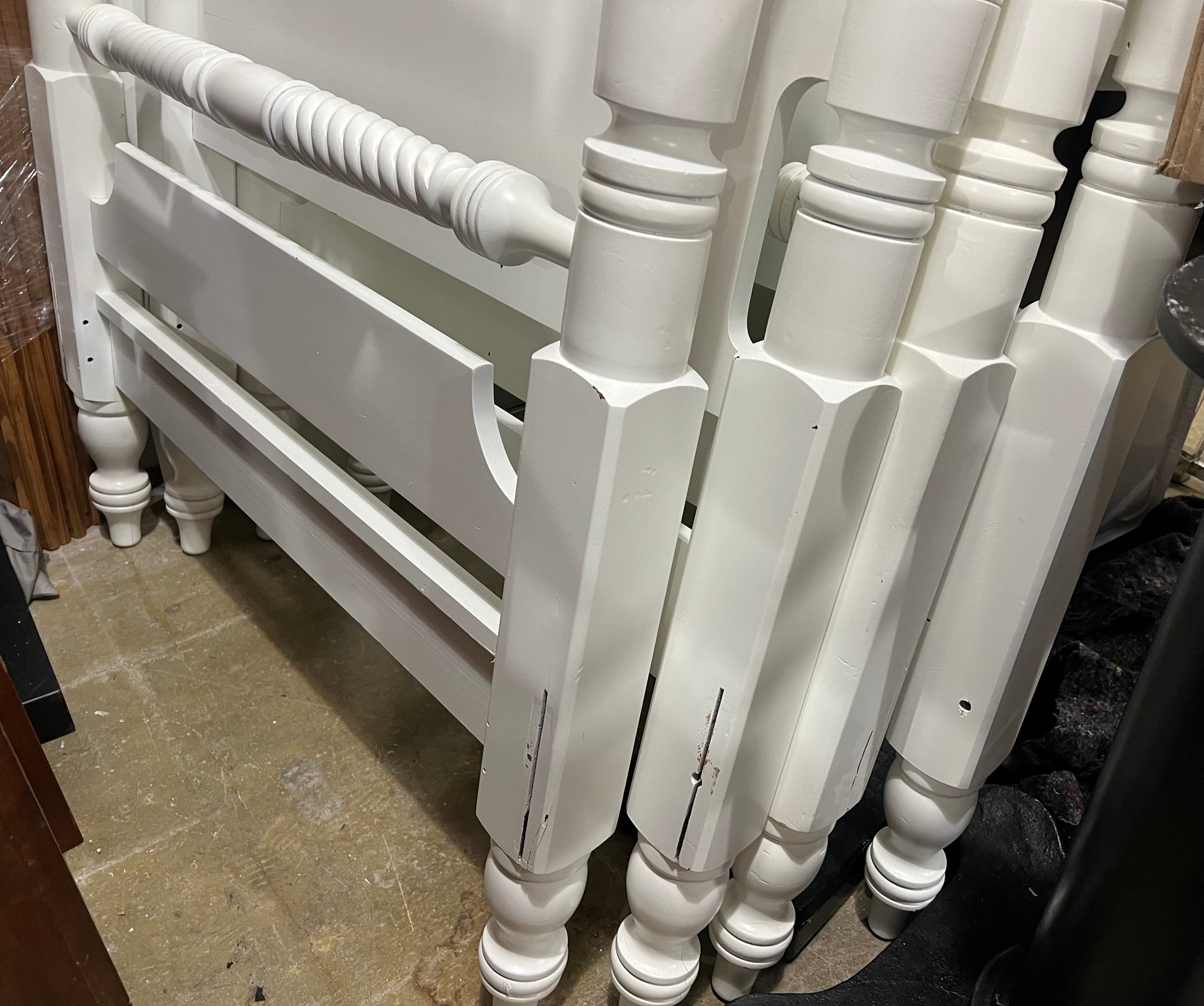 Pair of Antique Painted White Cannonball Spindle Twin Beds – KLM