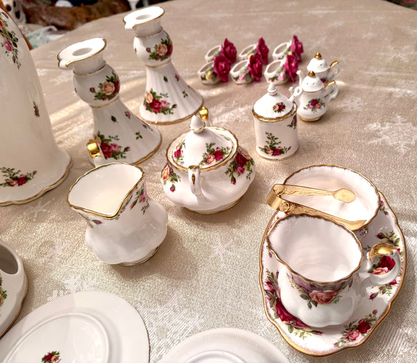 49 Piece Set of Royal Albert Old Country Roses China - Service for 8