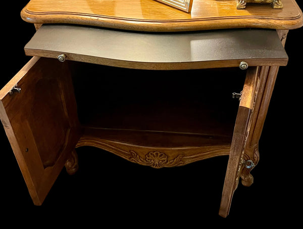 Thomasville Vintage French Provincial King 6 Piece Bedroom Set