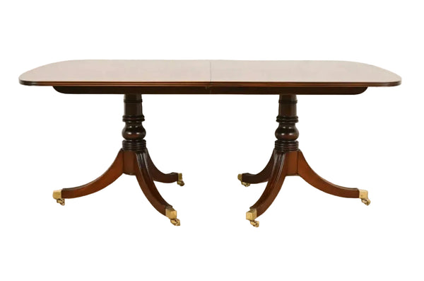 HENREDON Georgian Banded Mahogany Dining Table and 8 Chairs