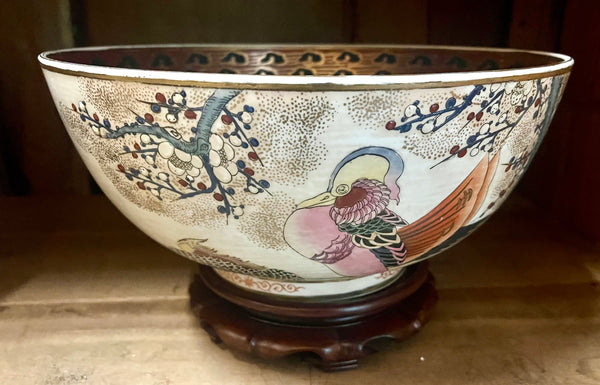 1970's Macau Chinoiserie Porcelain Bowl on Stand