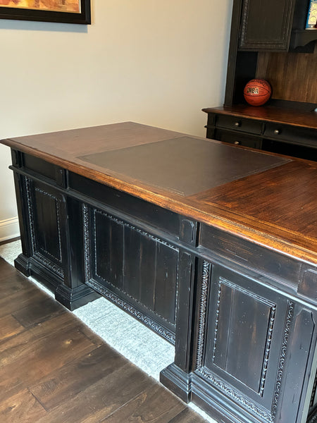 HOOKER Furniture Treviso Executive Desk