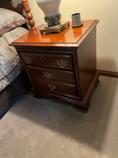 Davis Cabinet Company Lillian Russell Cherry Queen 5 Piece Bedroom Set