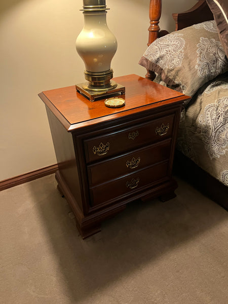 Davis Cabinet Company Lillian Russell Cherry Queen 5 Piece Bedroom Set