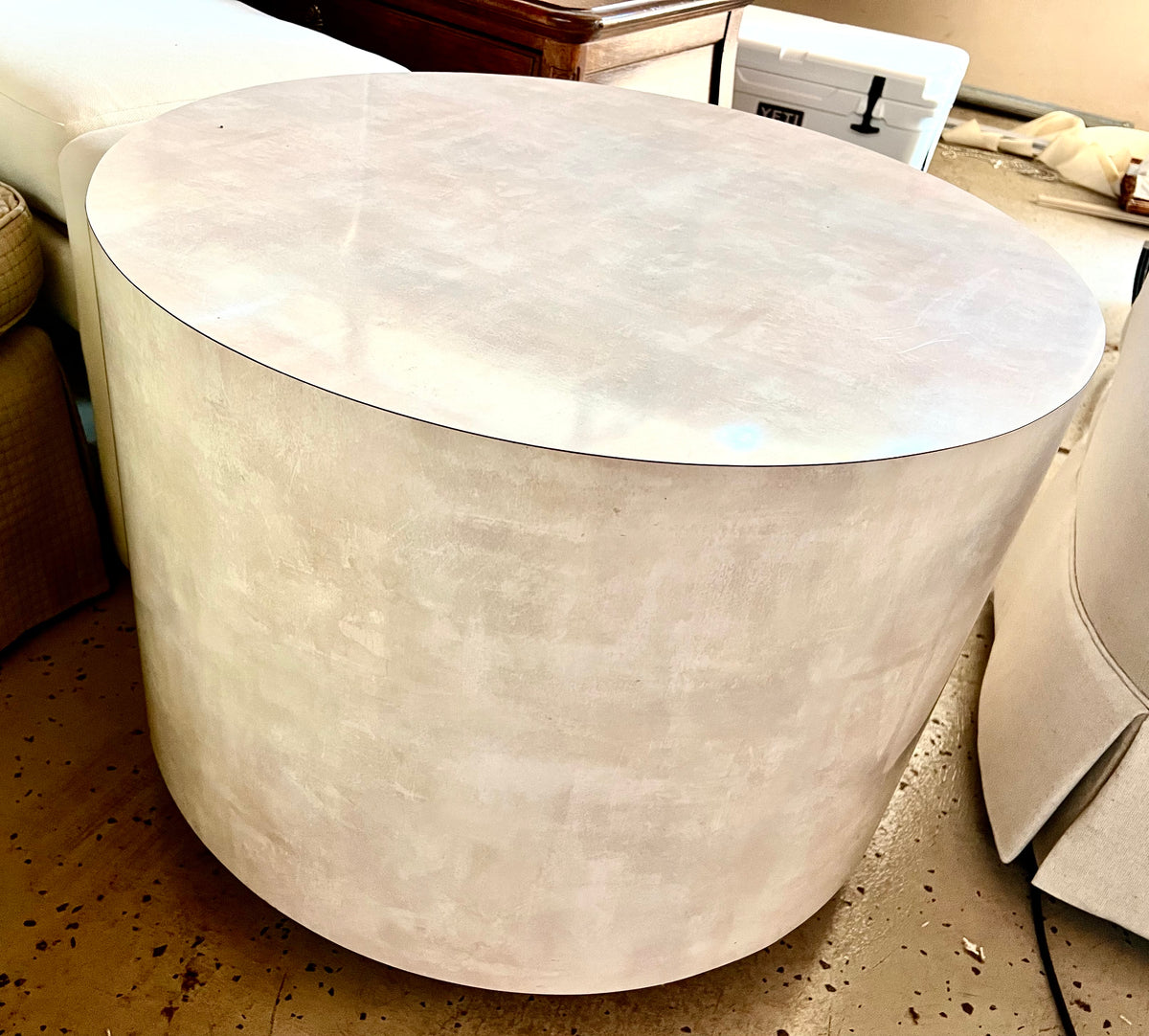 Consignment Table Vintage Post Modern MCM Round Side Table – KLM Luxury Consignment