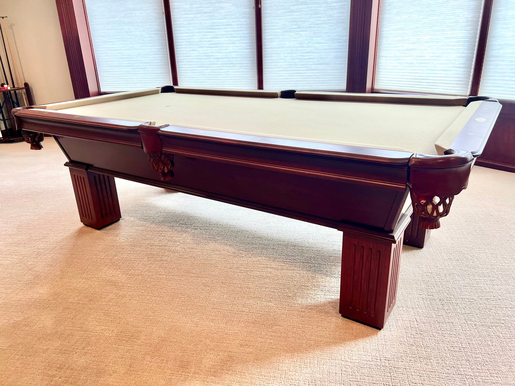 Olhausen Billiard Pool Table, Pub Bench and Accessories – KLM Luxury  Consignment, image size:2048x1536