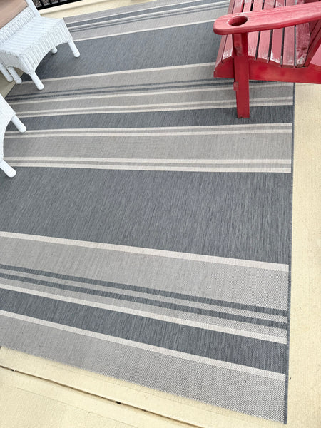 Indoor/Outdoor Area Rug 5' x 8'