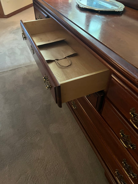Davis Cabinet Company Lillian Russell Cherry Queen 5 Piece Bedroom Set