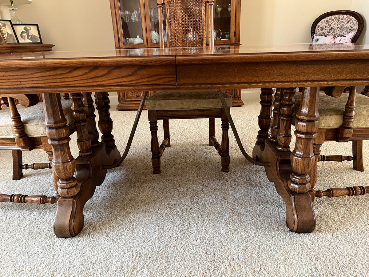 Consignment Table Thomasville Vintage Dining Table and 6 Chairs – KLM Luxury Consignment