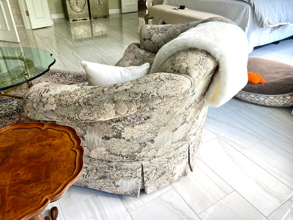HENREDON Curved Back Loveseat
