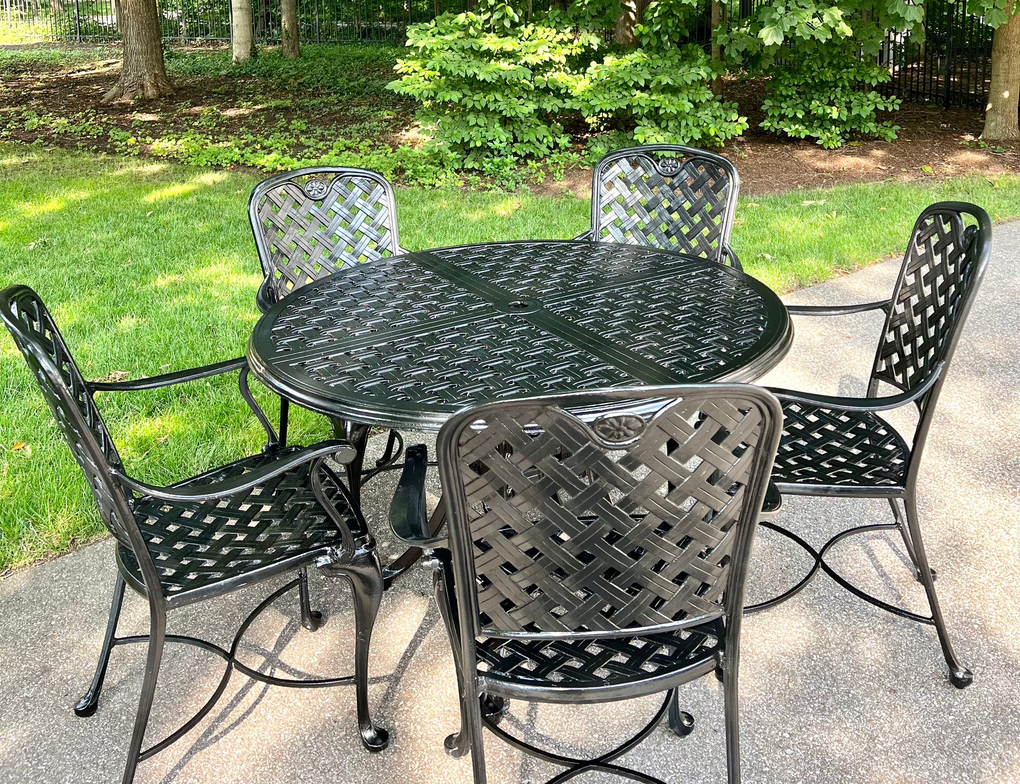 Smith & Hawken Monaco 48" Round Cast Aluminum Patio Table and 5 Chairs