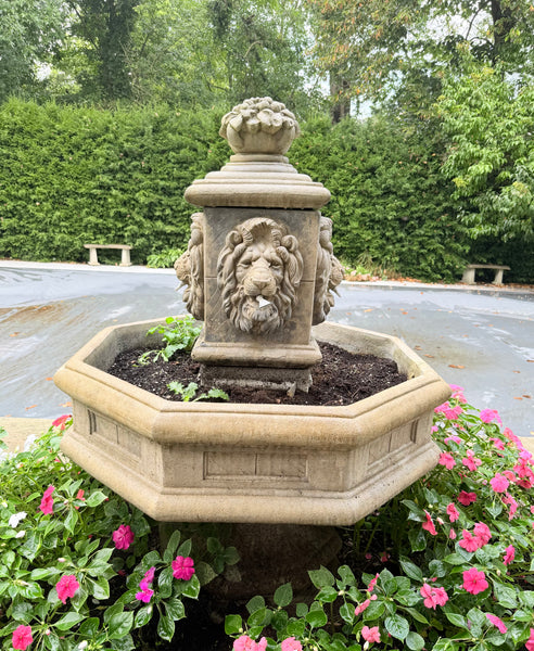 Henri Studios Classic Lion Fountain