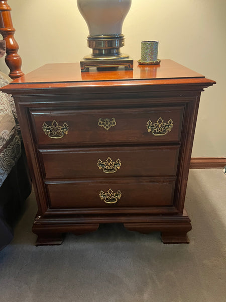 Davis Cabinet Company Lillian Russell Cherry Queen 5 Piece Bedroom Set
