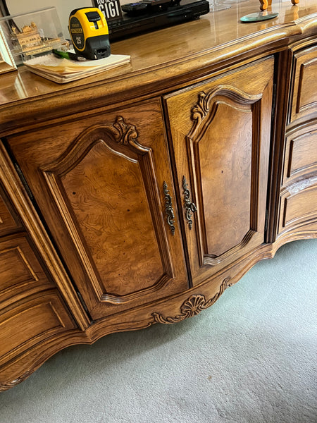 Thomasville Vintage French Provincial King 6 Piece Bedroom Set