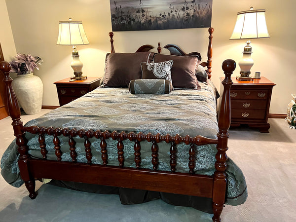 Davis Cabinet Company Lillian Russell Cherry Queen 5 Piece Bedroom Set