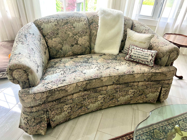 HENREDON Curved Back Loveseat