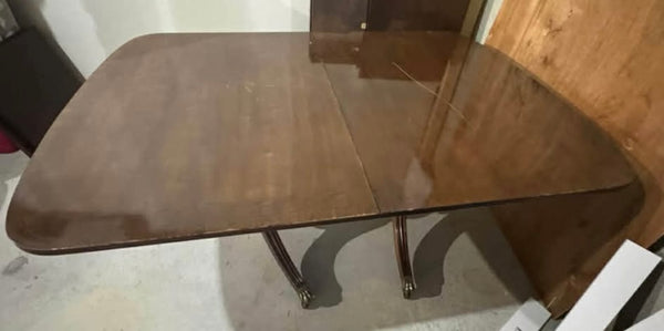 HENREDON Georgian Banded Mahogany Dining Table and 8 Chairs