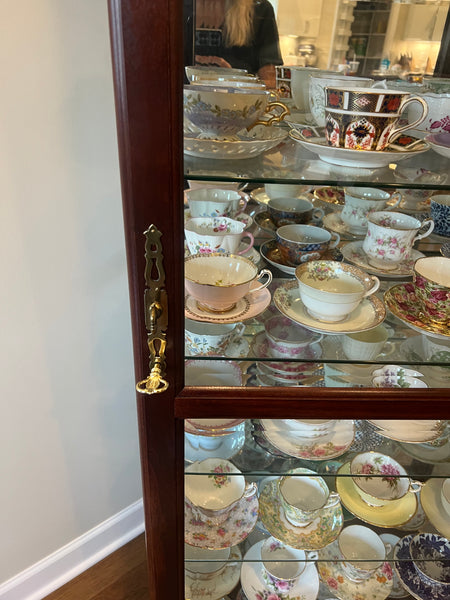 Howard Miller Chesterbrook Lighted Curio China Cabinet Display Case