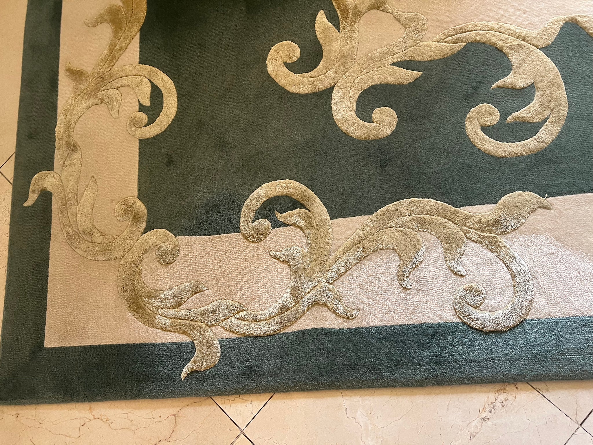 Traditional Scroll Area Rug