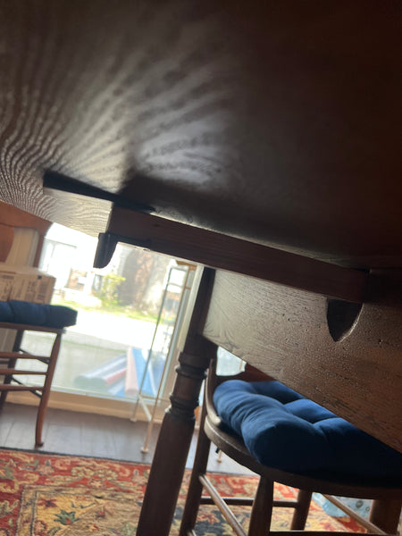 Round Antique Oak Drop Leaf Dining Table with 4 Leaves