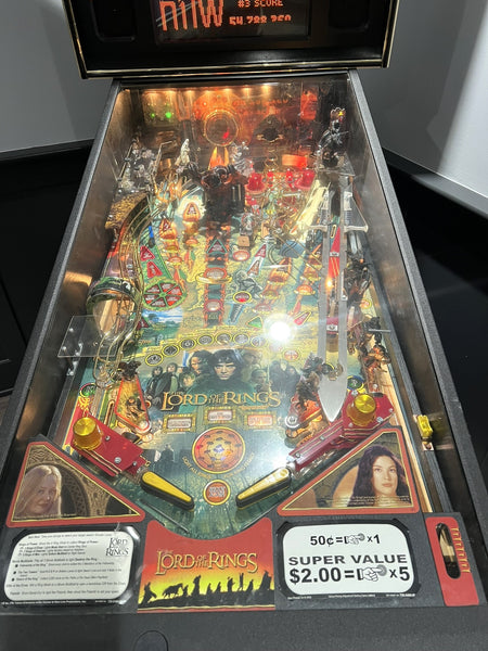 STERN Lord Of The Rings Pinball Machine