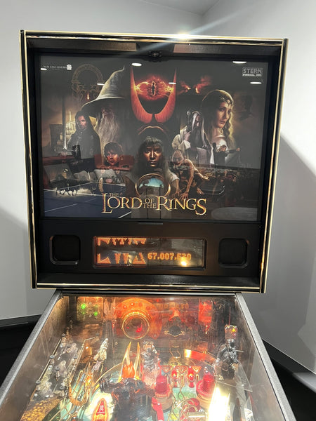 STERN Lord Of The Rings Pinball Machine