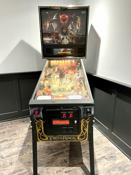 STERN Lord Of The Rings Pinball Machine