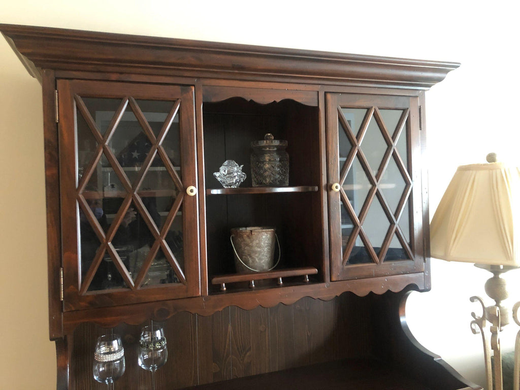 Vintage ethan allen china cabinet deals