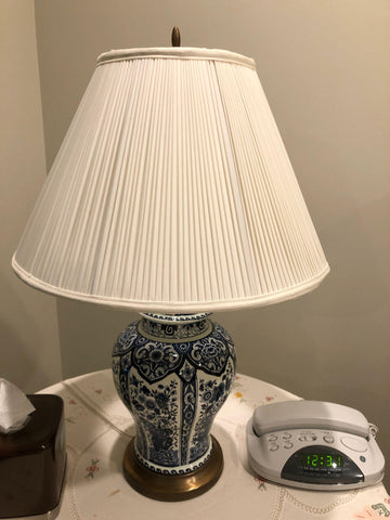 Hand Painted Chinese Porcelain Vase Lamp